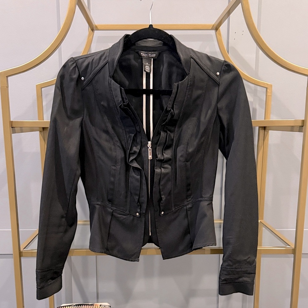 WHBM women’s cropped black blazer with silver detail. Size 00